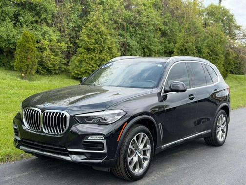 Black Sapphire Metallic 2019 BMW X5 xDrive40i Sports Activity Vehicle