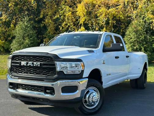 2022 RAM 3500 Tradesman 4x4 Crew Cab 8' Box