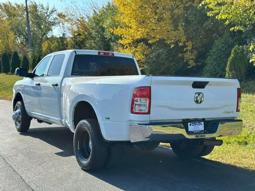2022 RAM 3500 Tradesman 4x4 Crew Cab 8' Box