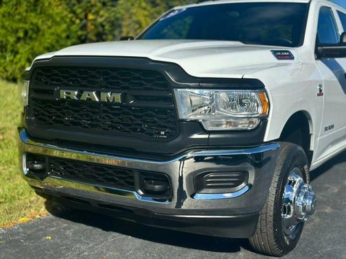 2022 RAM 3500 Tradesman 4x4 Crew Cab 8' Box