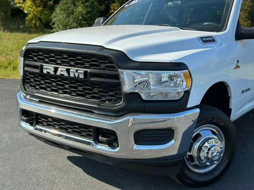 2022 RAM 3500 Tradesman 4x4 Crew Cab 8' Box