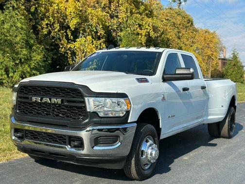 2022 RAM 3500 Tradesman 4x4 Crew Cab 8' Box