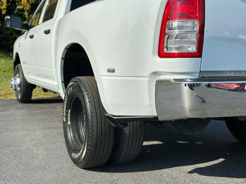 2022 RAM 3500 Tradesman 4x4 Crew Cab 8' Box