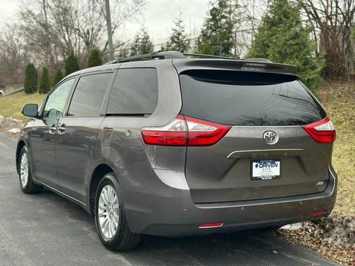 2016 Toyota Sienna XLE