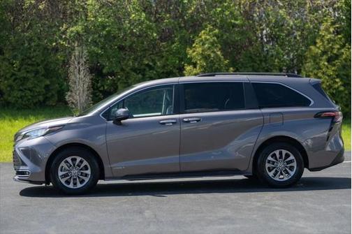 2021 Toyota Sienna XLE 7 Passenger