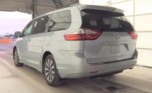 2018 Toyota Sienna XLE