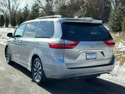 2018 Toyota Sienna XLE