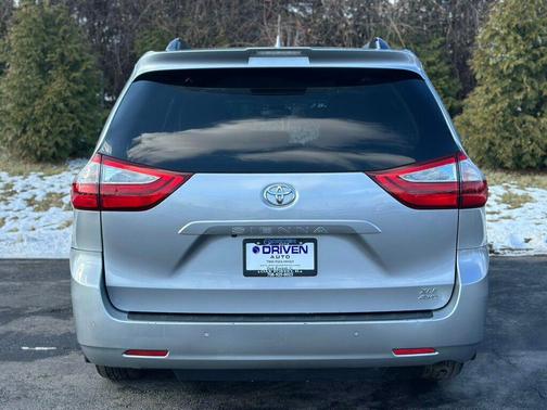 2018 Toyota Sienna XLE