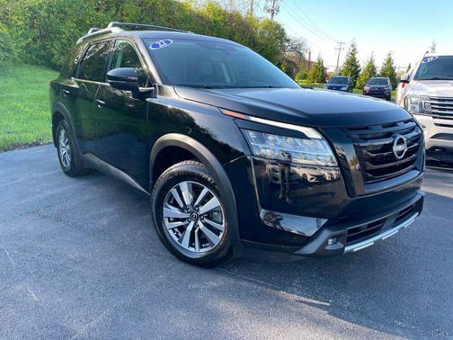 Super Black 2022 Nissan Pathfinder SL 4WD