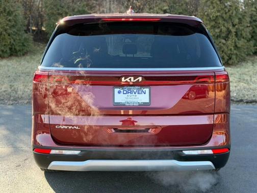 2024 Kia Carnival LX