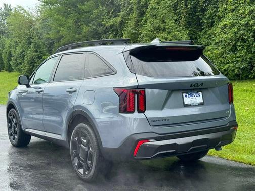 Everlasting Silver 2025 Kia Sorento SX