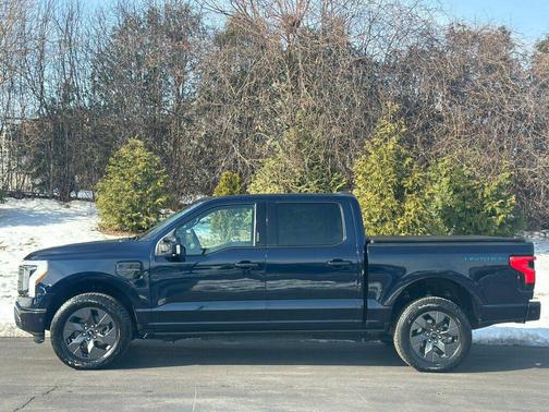 2023 Ford F-150 Lightning LARIAT