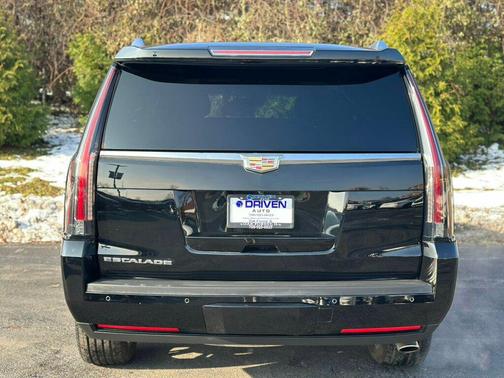 2016 Cadillac Escalade Luxury