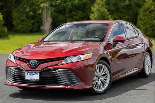 2020 Toyota Camry Hybrid XLE