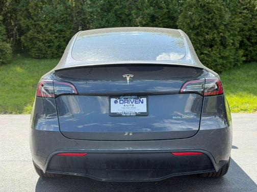 Midnight Silver Metallic 2022 Tesla Model Y Performance AWD