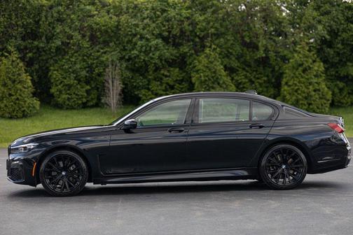 2022 BMW 740 i xDrive