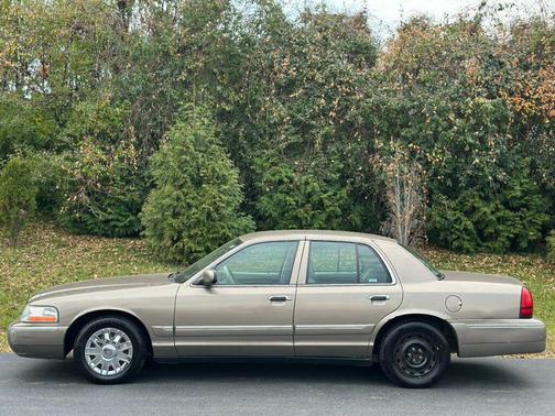 2005 Mercury Grand Marquis 4dr Sedan GS