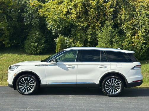 2022 Lincoln Aviator Standard AWD