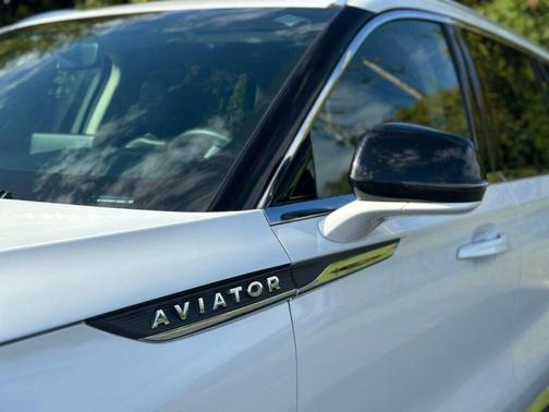 2022 Lincoln Aviator Standard AWD