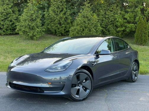 Midnight Silver Metallic 2023 Tesla Model 3 Standard Range