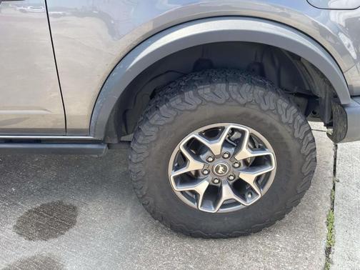 Gray Metallic 2024 Ford Bronco Badlands