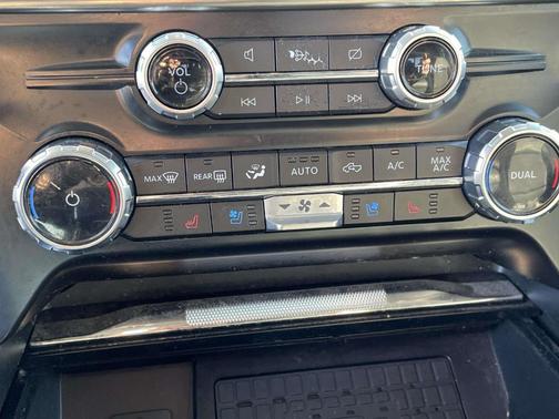 White Metallic 2023 Ford F-150 Lariat
