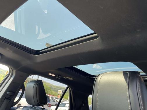 White Platinum 2019 Ford Explorer Platinum