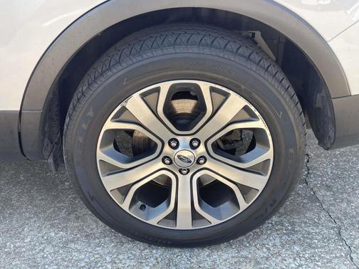 White Platinum 2019 Ford Explorer Platinum