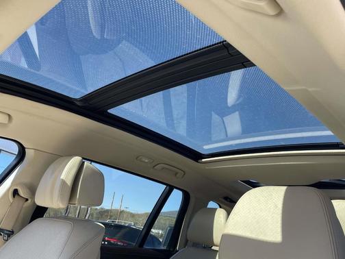 White Metallic 2019 BMW X7 xDrive40i