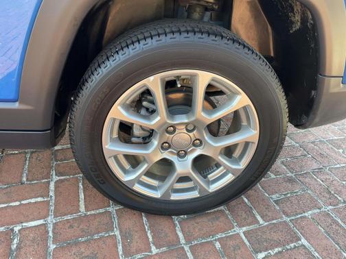 Hydro Blue Pearlcoat 2024 Jeep Compass Latitude Lux