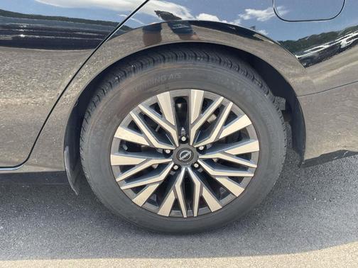 Black 2024 Nissan Altima 2.5 SV