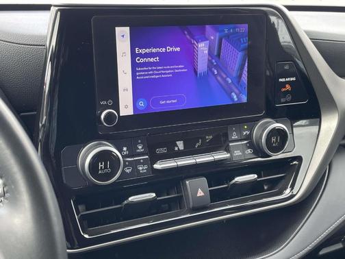 Celestial Silver Metallic 2024 Toyota Highlander LE