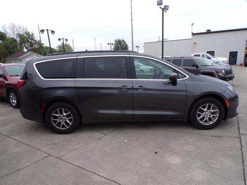 2021 Chrysler Voyager LXI