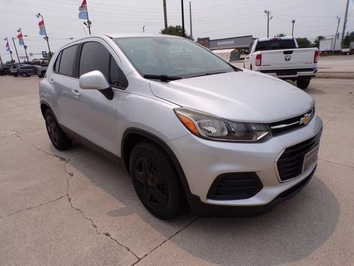 Silver Ice Metallic 2017 Chevrolet Trax LS