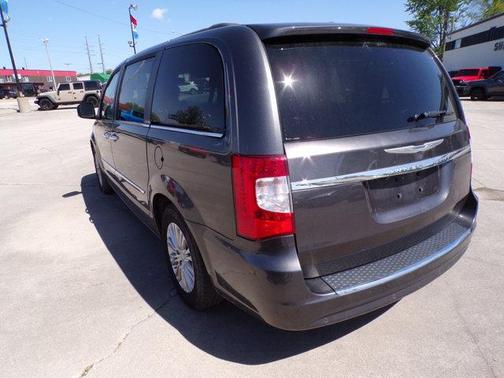 2015 Chrysler Town & Country Touring-L