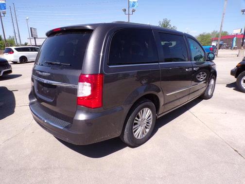 2015 Chrysler Town & Country Touring-L