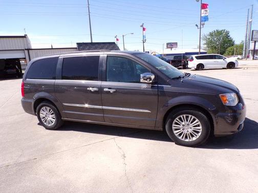 2015 Chrysler Town & Country Touring-L