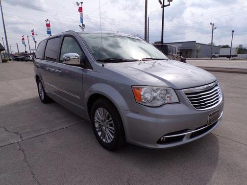 2015 Chrysler Town & Country Touring-L