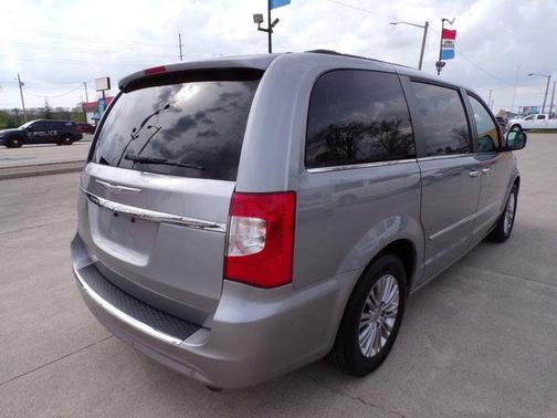 2015 Chrysler Town & Country Touring-L