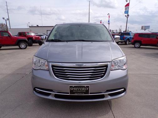 2015 Chrysler Town & Country Touring-L