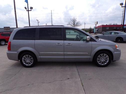 2015 Chrysler Town & Country Touring-L