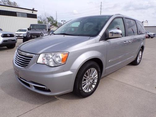 2015 Chrysler Town & Country Touring-L