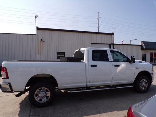 2023 RAM 2500 Tradesman Crew Cab 4x4 8' Box