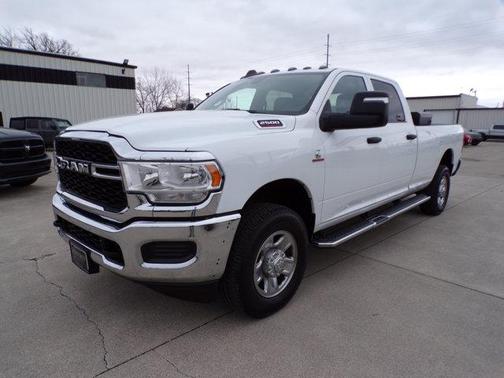 2023 RAM 2500 Tradesman Crew Cab 4x4 8' Box