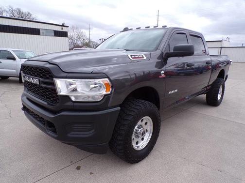 2022 RAM 2500 Tradesman Crew Cab 4x4 6'4' Box