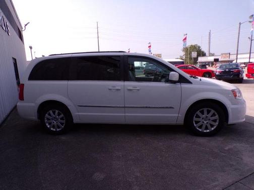 2013 Chrysler Town & Country Touring