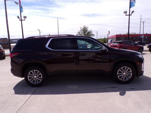 Black Cherry Metallic 2022 Chevrolet Traverse LT Cloth