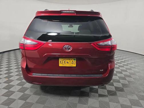 2020 Toyota Sienna LE
