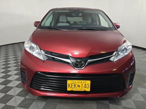 2020 Toyota Sienna LE