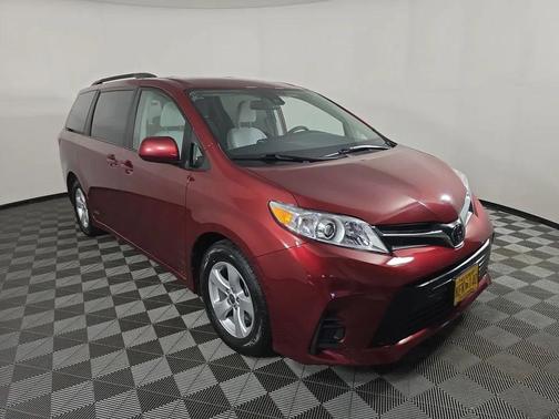 2020 Toyota Sienna LE